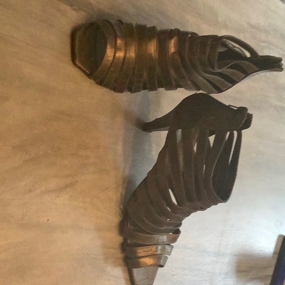 Pewter color Strapped sandals - Picture 5 of 15